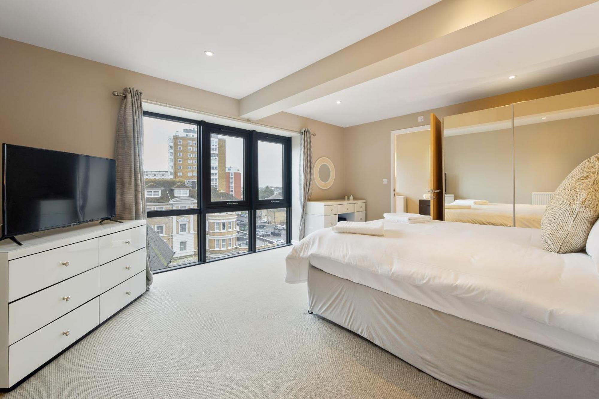 Westcliff Penthouse With Sea Views And Balcony Apartment Борнмът Екстериор снимка