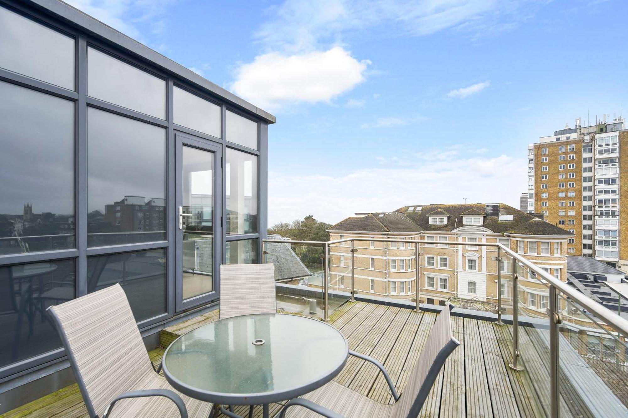 Westcliff Penthouse With Sea Views And Balcony Apartment Борнмът Екстериор снимка